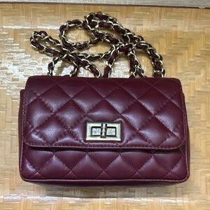 Made in Italy Elegant Burgundy Quilted Chain Bag Turn-lock